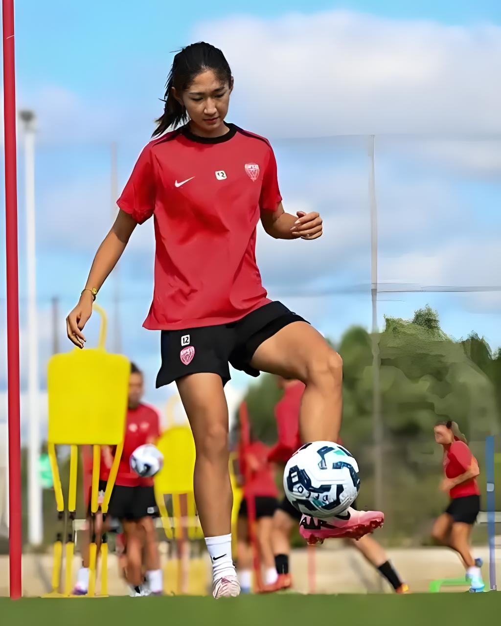 比利时女足队员发挥出色,赢得比赛 比利时女足队员发挥出色,赢得比赛