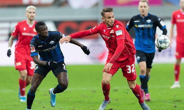 柏林赫塔队在比赛中摆出新战术