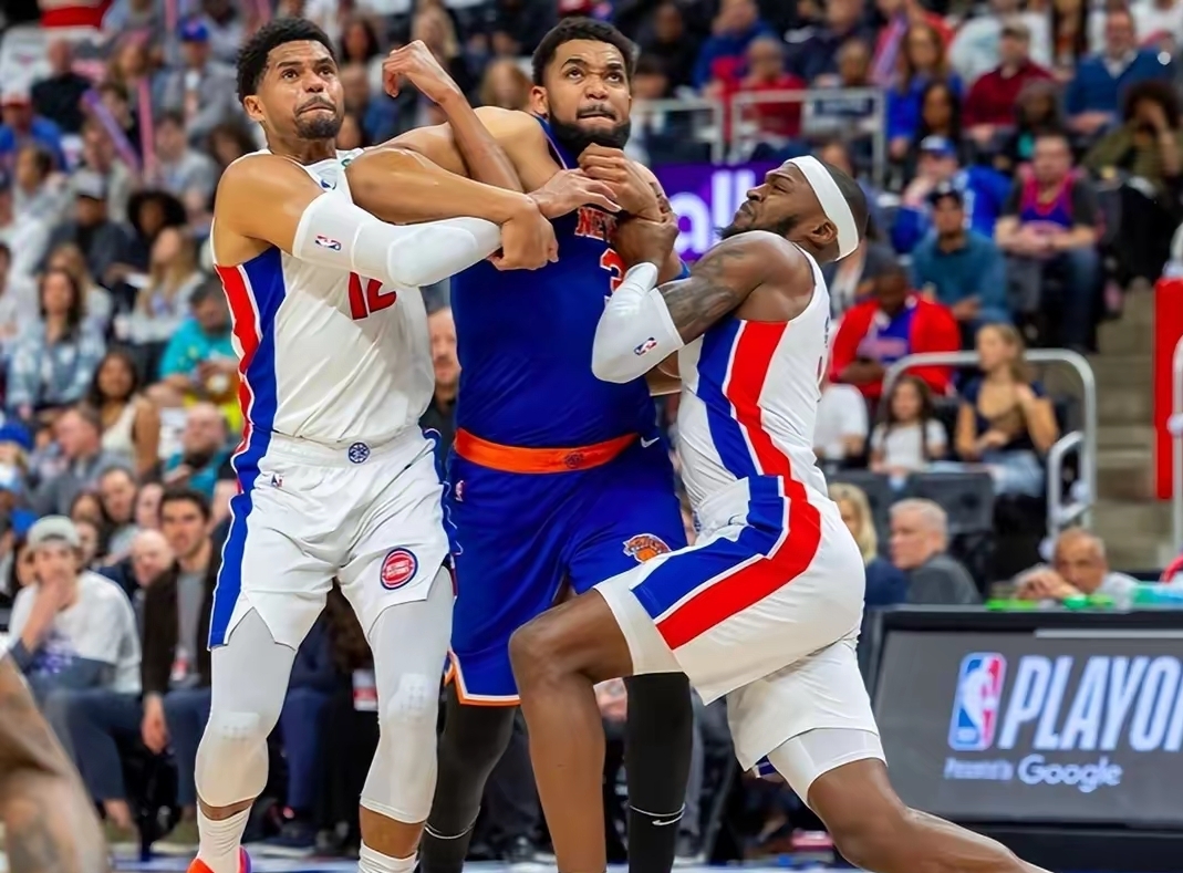 雷火电竞主播-尼克斯横扫爵士，汉密尔顿统治全场的简单介绍