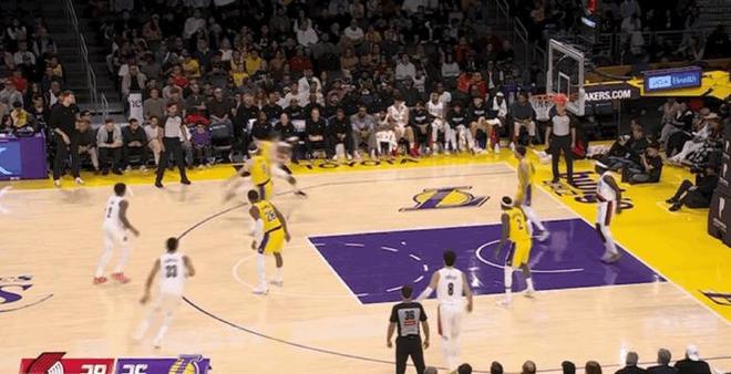 湖人碾压广东队，霍勒迪关键制胜