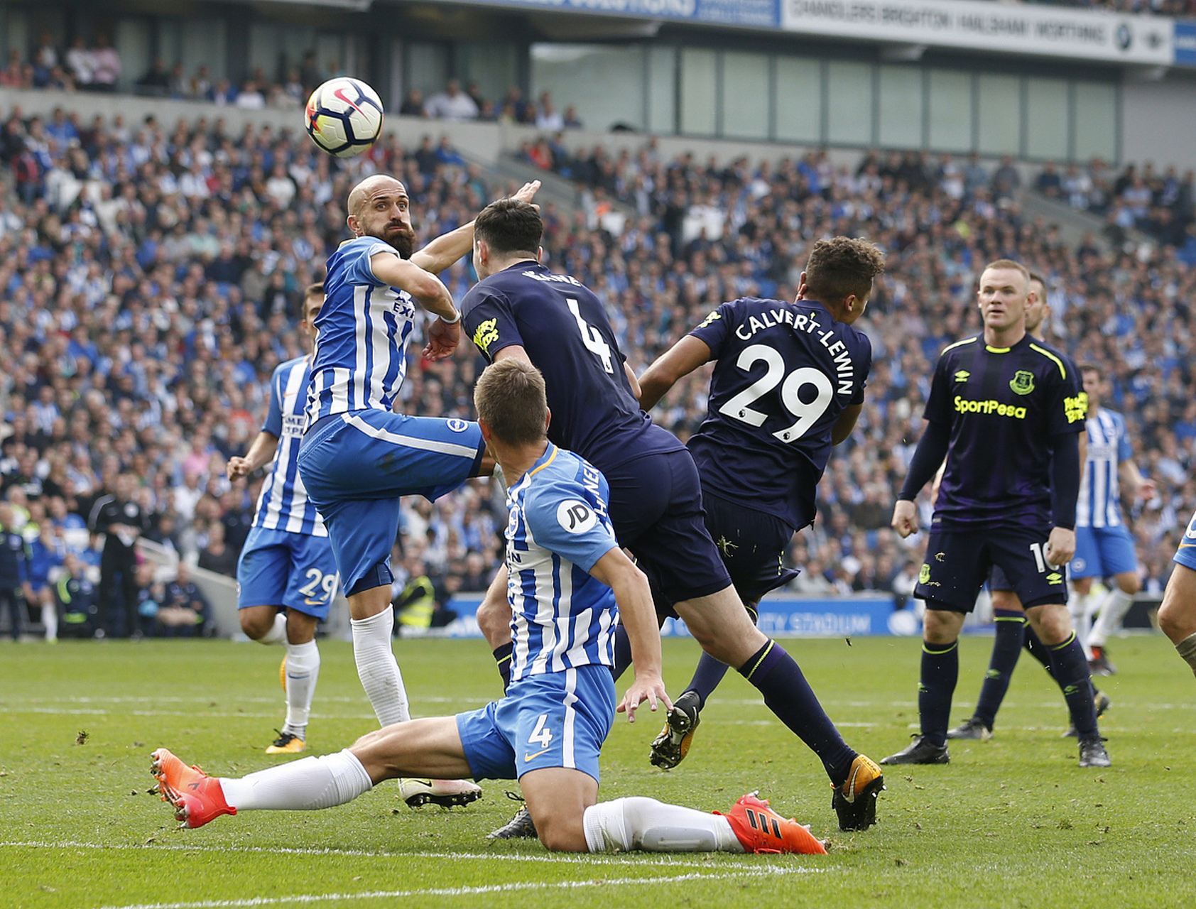 希腊鏖战日本，奥亚尔萨瓦尔点燃赛场的简单介绍