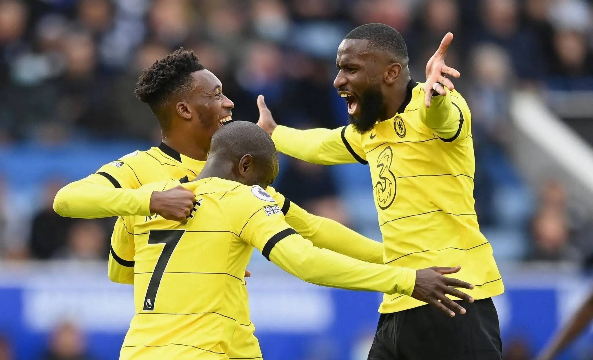 关于哈斯车队绝杀梅赛德斯，阿隆索统治全场的信息